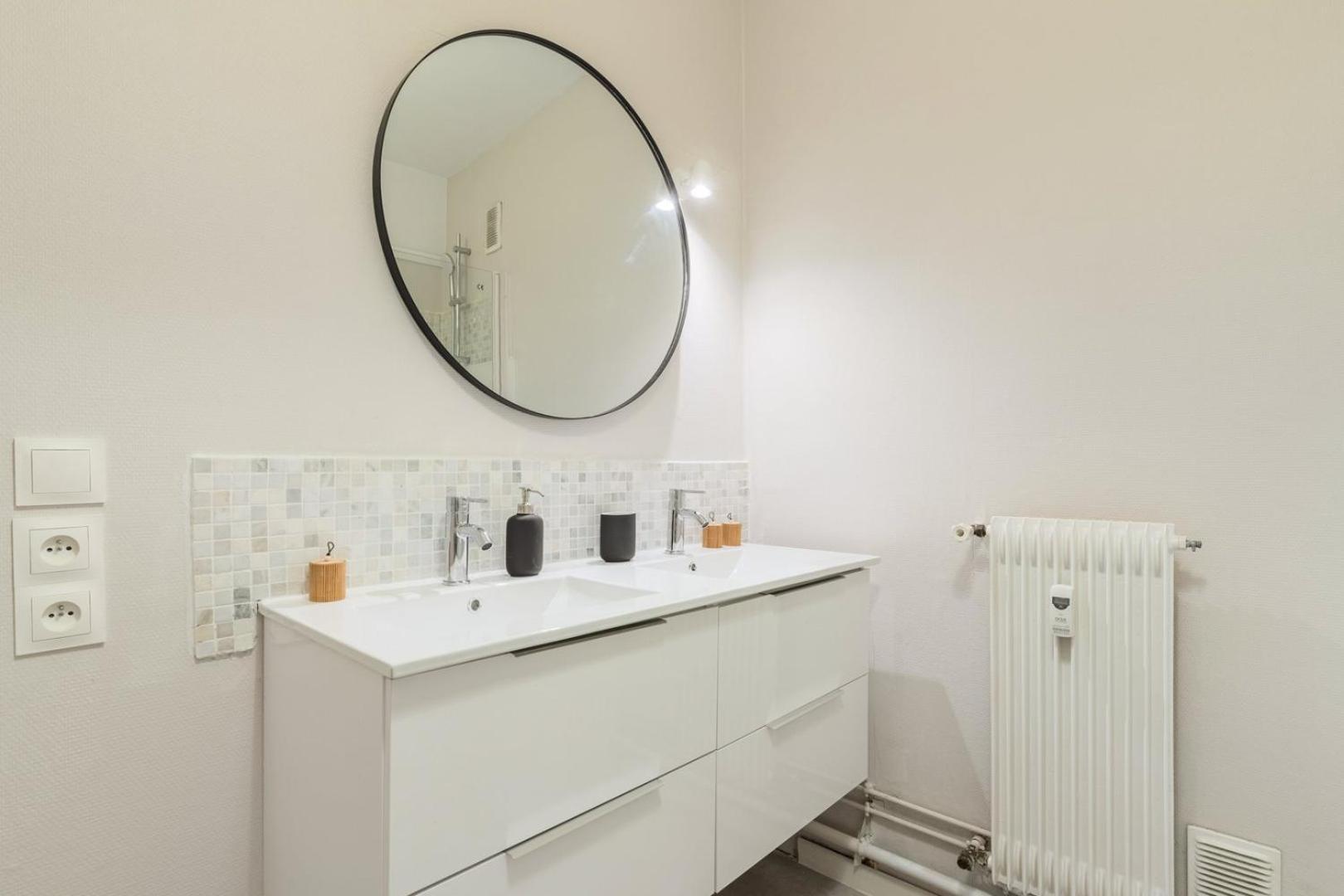 Spacious 3 Bedroom Apartment & Private Parking! Lambersart Esterno foto