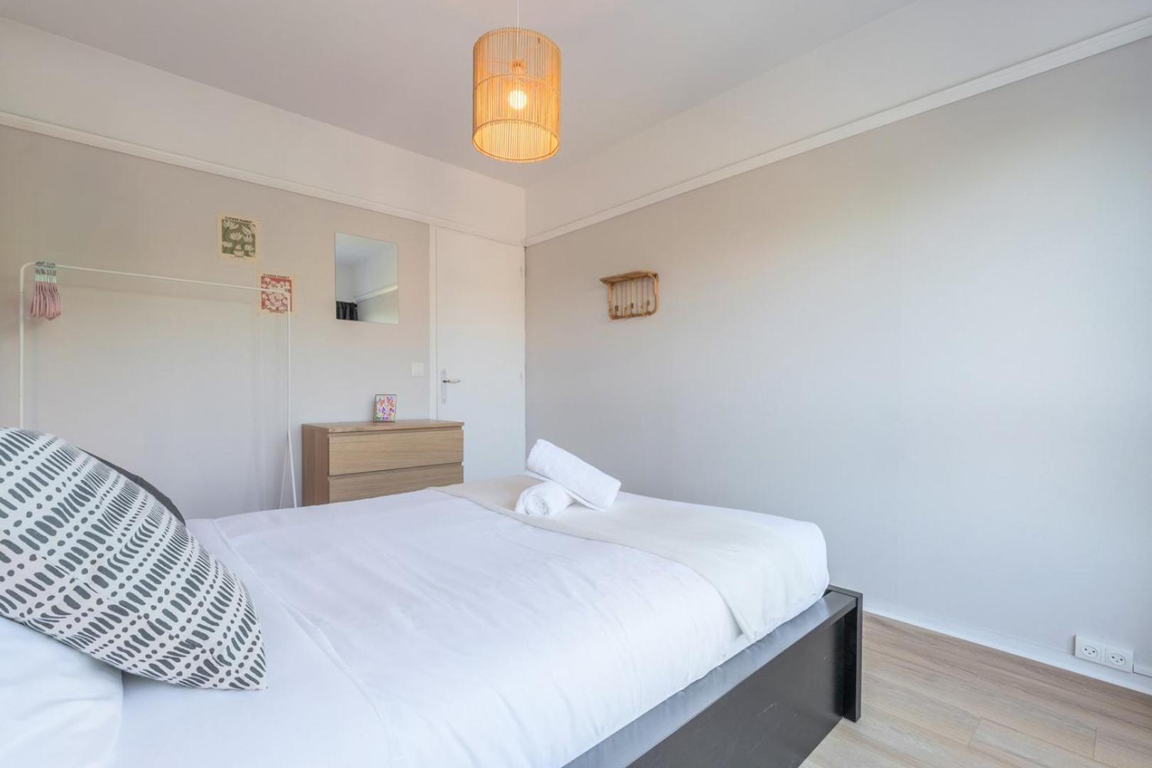 Spacious 3 Bedroom Apartment & Private Parking! Lambersart Esterno foto